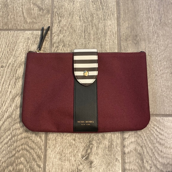 henri bendel Handbags - Henri Bendel Clutch